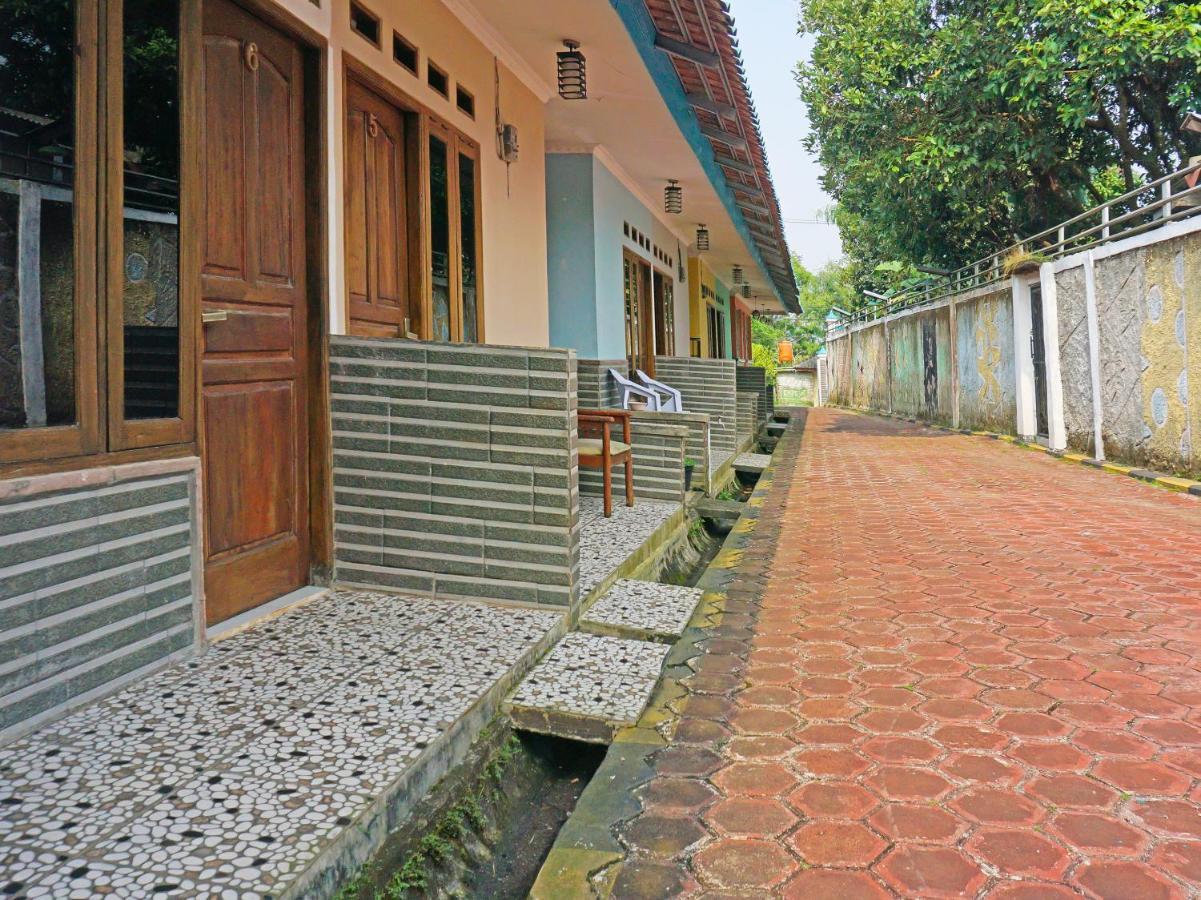 Oyo 90369 An Nur Family Homestay Syariah Cigombong المظهر الخارجي الصورة