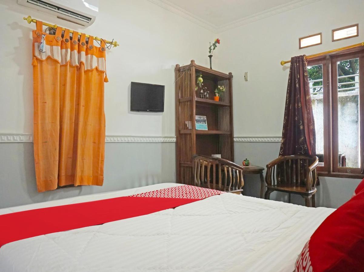 Oyo 90369 An Nur Family Homestay Syariah Cigombong المظهر الخارجي الصورة
